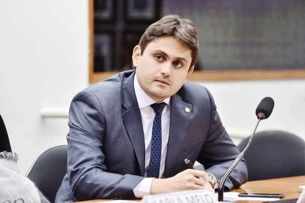 Ministro Juscelino Filho decide pedir demissão após ser denunciado pela PGR