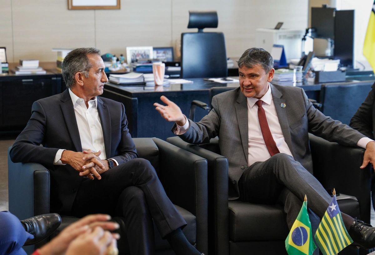 Ministro Wellington Dias se reúne com prefeitos piauienses