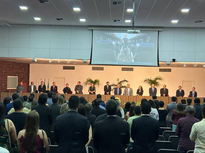 Polícia Civil do Piauí homenageia servidores com medalhas e troféus em Teresina