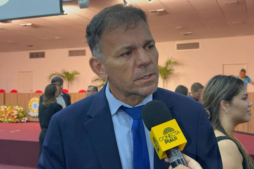Polícia Civil do Piauí homenageia servidores com medalhas e troféus em Teresina Polícia Civil do Piauí homenageia servidores com medalhas e troféus em Teresina