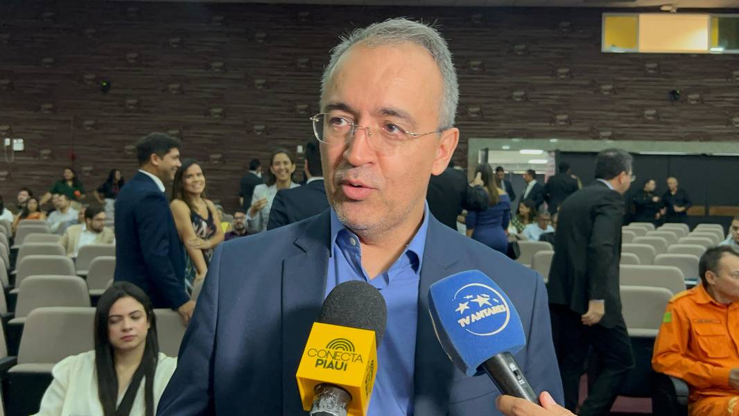 Polícia Civil do Piauí homenageia servidores com medalhas e troféus em Teresina