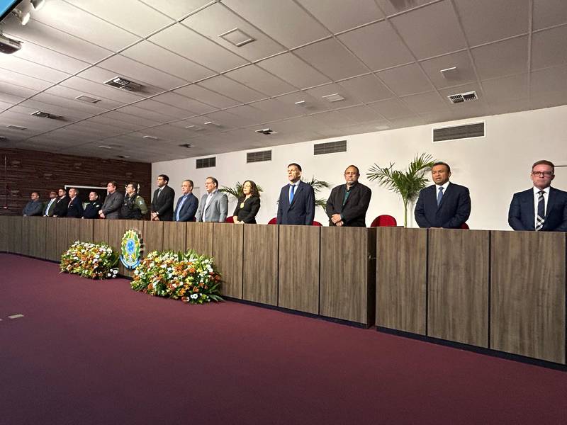 Polícia Civil do Piauí homenageia servidores com medalhas e troféus em Teresina