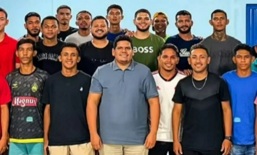Prefeito de Madeiro se reúne com seleção local para discutir Campeonato APPM