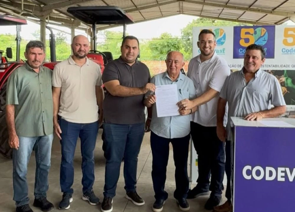 Prefeito de Morro do Chapéu acompanha perfuração de novo poço artesiano em Cabeceiras