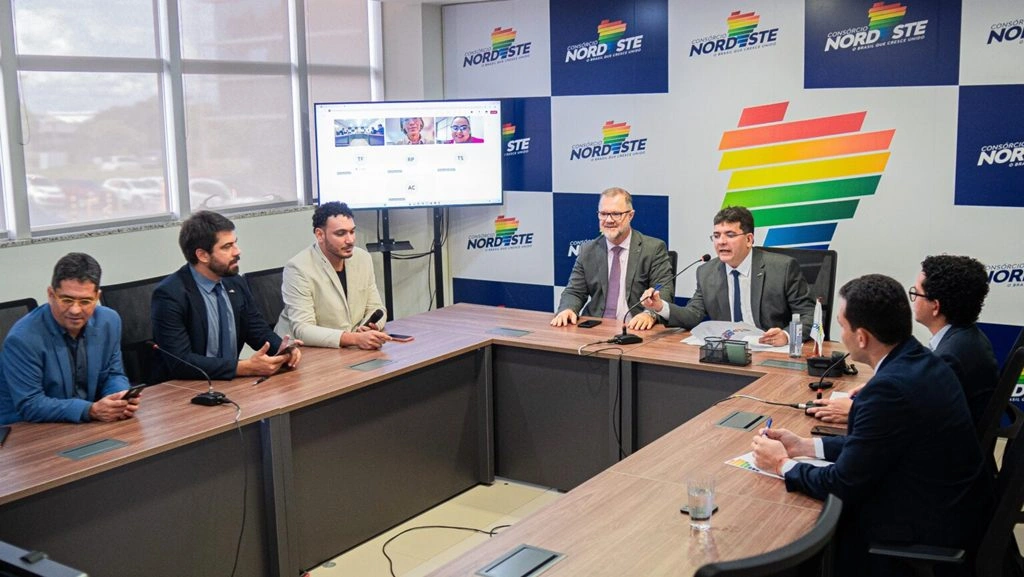 Rafael Fonteles discute pautas estratégicas em reuniões do Consórcio Nordeste