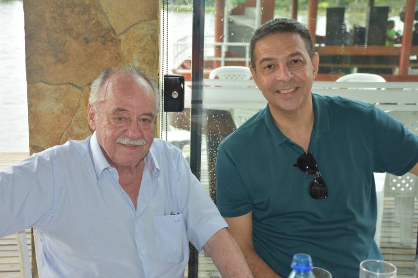 Robson de Oliveira e Cristiane Carvalho celebram aniversário em Demerval Lobão Robson de Oliveira e Cristiane Carvalho celebram aniversário em Demerval Lobão