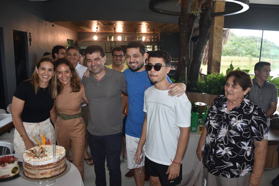 Robson de Oliveira e Cristiane Carvalho celebram aniversário em Demerval Lobão