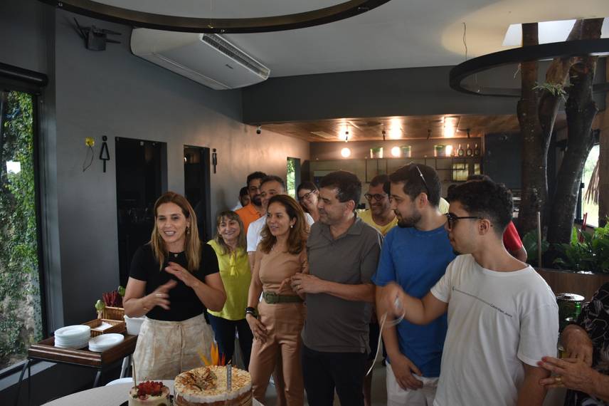 Robson de Oliveira e Cristiane Carvalho celebram aniversário em Demerval Lobão Robson de Oliveira e Cristiane Carvalho celebram aniversário em Demerval Lobão
