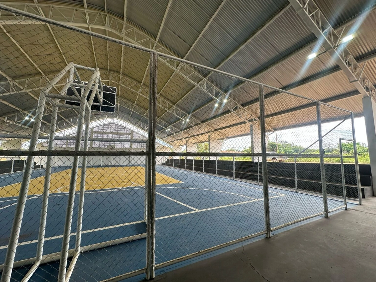 Secretaria de Esportes entrega quadra poliesportiva em Cristino Castro