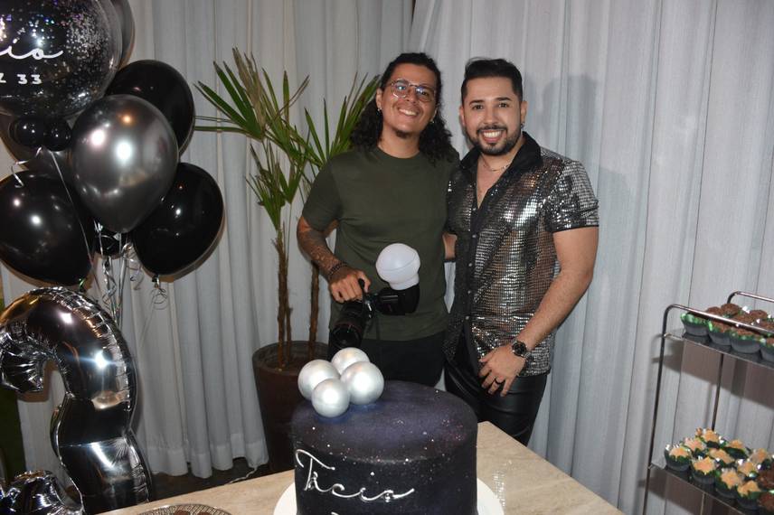 Tácio Baptista celebra aniversário em noite especial no Vito Fogo Tácio Baptista celebra aniversário em noite especial no Vito Fogo