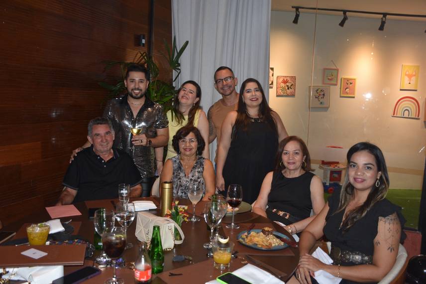Tácio Baptista celebra aniversário em noite especial no Vito Fogo Tácio Baptista celebra aniversário em noite especial no Vito Fogo