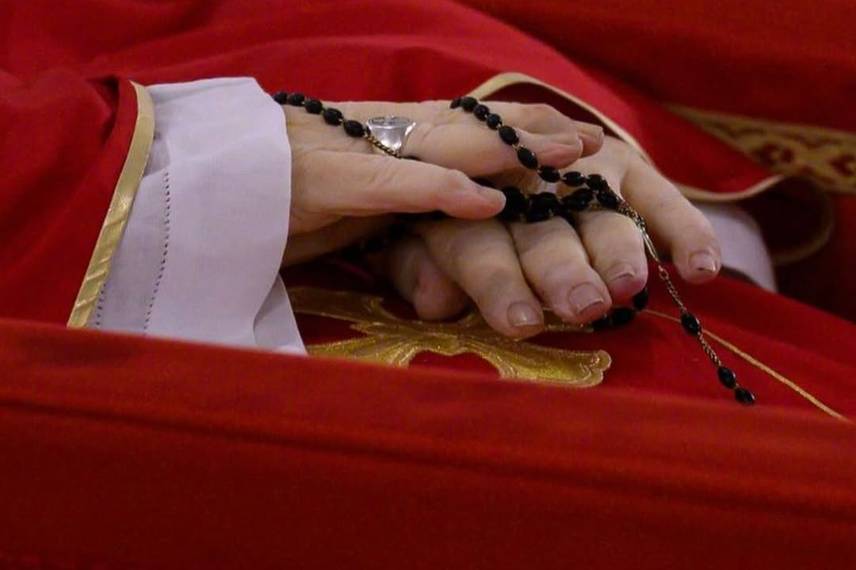 Vaticano divulga primeiras imagens do Papa Francisco em primeiros ritos fúnebres Vaticano divulga primeiras imagens do Papa Francisco em primeiros ritos fúnebres