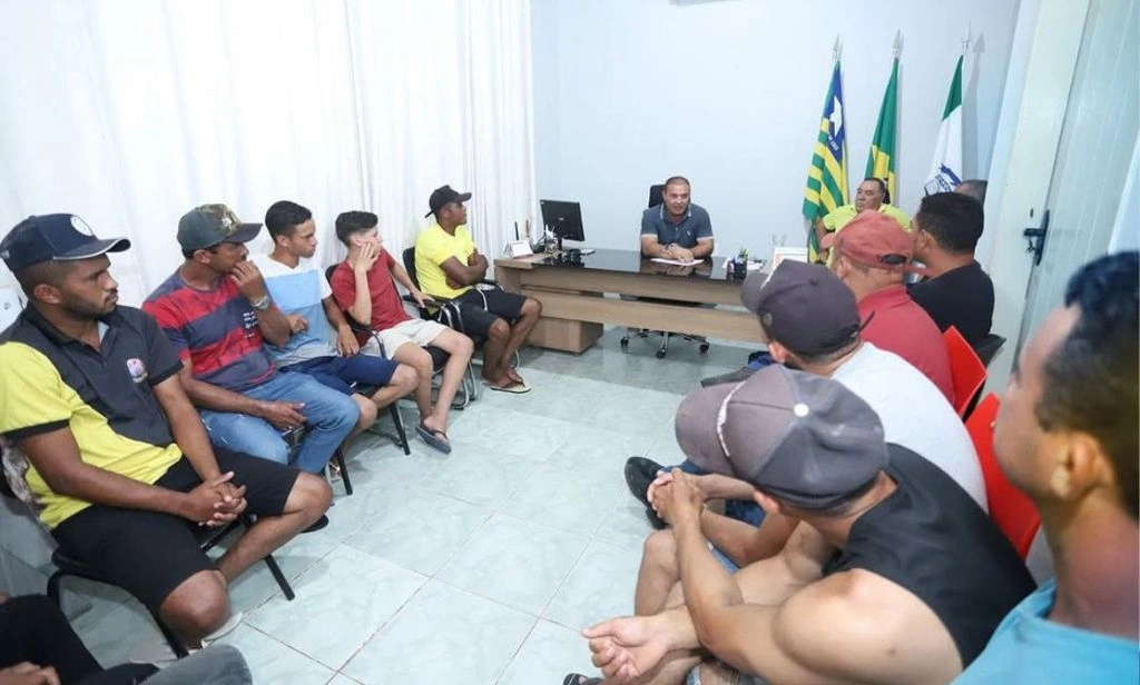 Adelmo da Cincal se reúne com vaqueiros para discutir preparativos da festa do Agricultor
