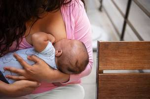 Entre mamadas, palpites e receitas salvas que nunca fiz (Foto: Freepik)
