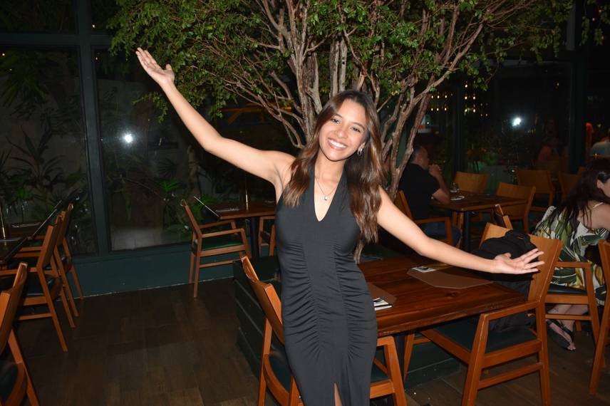 Esther Andrade comemora aniversário ao lado de amigas no Restaurante Zio Esther Andrade comemora aniversário ao lado de amigas no Restaurante Zio