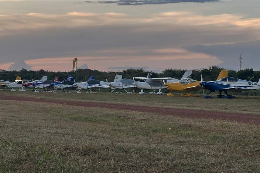 Evento 'e-Fly' reúne mais de 60 aeronaves em Altos e movimenta setor da aviação