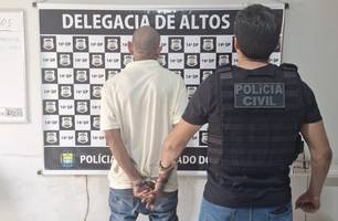 Homem é preso por agredir o próprio pai com pedaço de madeira em Altos (Foto: Reprodução)