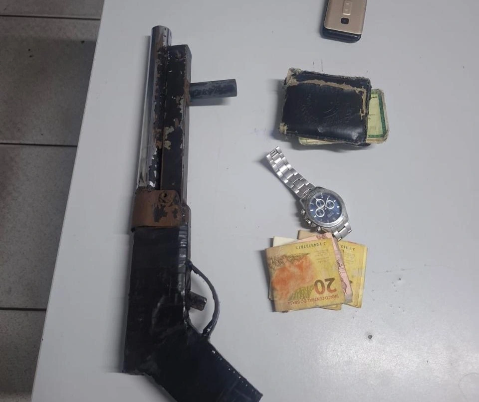 Homem é preso por porte ilegal de arma após perseguição no bairro Primavera
