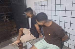 PM prende dupla armada e cumpre mandado de prisão no zona Sudeste de Teresina (Foto: Divulgação/PMPI)