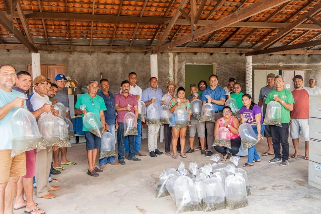 Prefeitura de José de Freitas entrega 30 mil alevinos para piscicultores locais