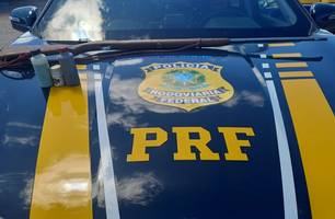 PRF apreende arma de fogo durante fiscalização na BR-316, em Alegrete do Piauí (Foto: Divulgação/PRF)