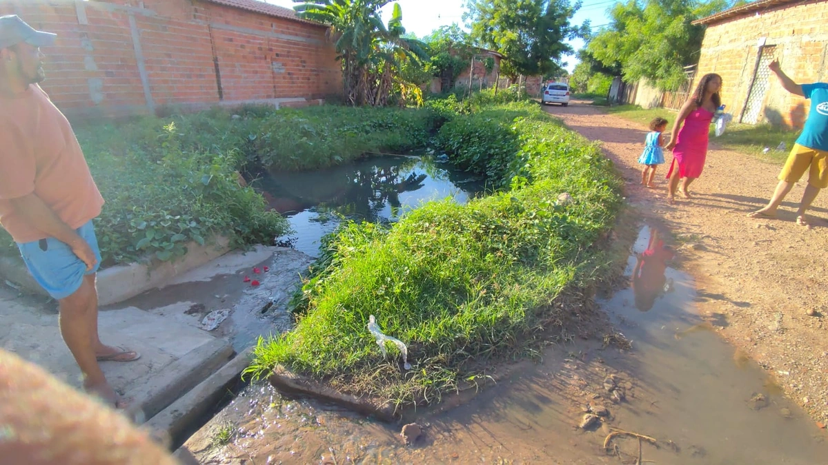 Revoltados, moradores de residencial denunciam descaso da prefeitura em Teresina