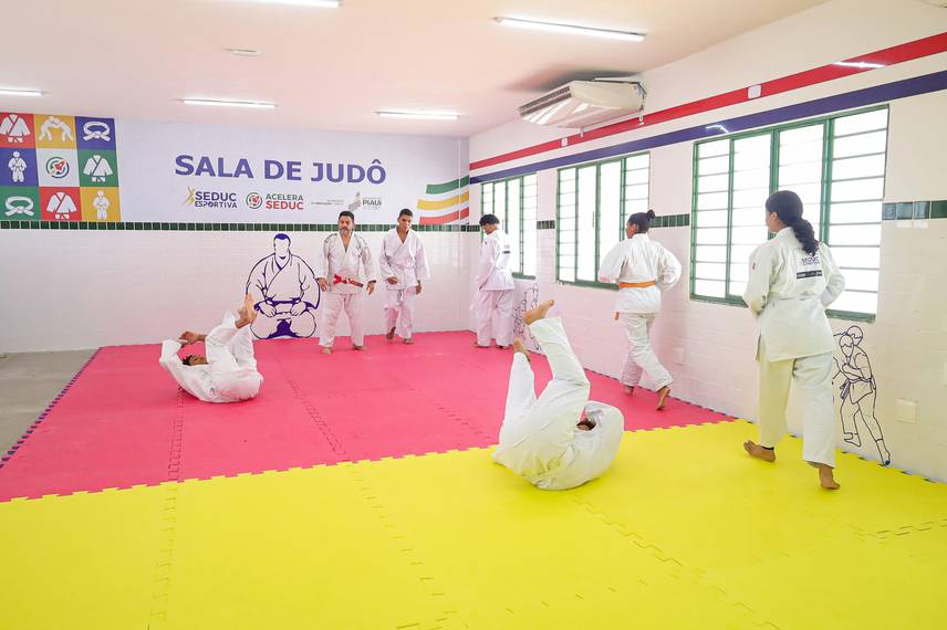 Severo Eulálio visita escola referência em educação integral no Piauí Severo Eulálio visita escola referência em educação integral no Piauí