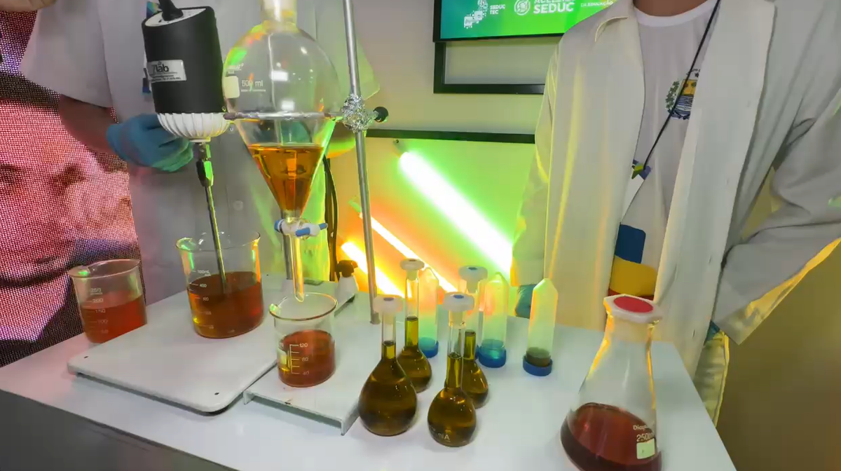 Brazil Energy:Estudantes de Floriano transformam óleo de fritura em biocombustível