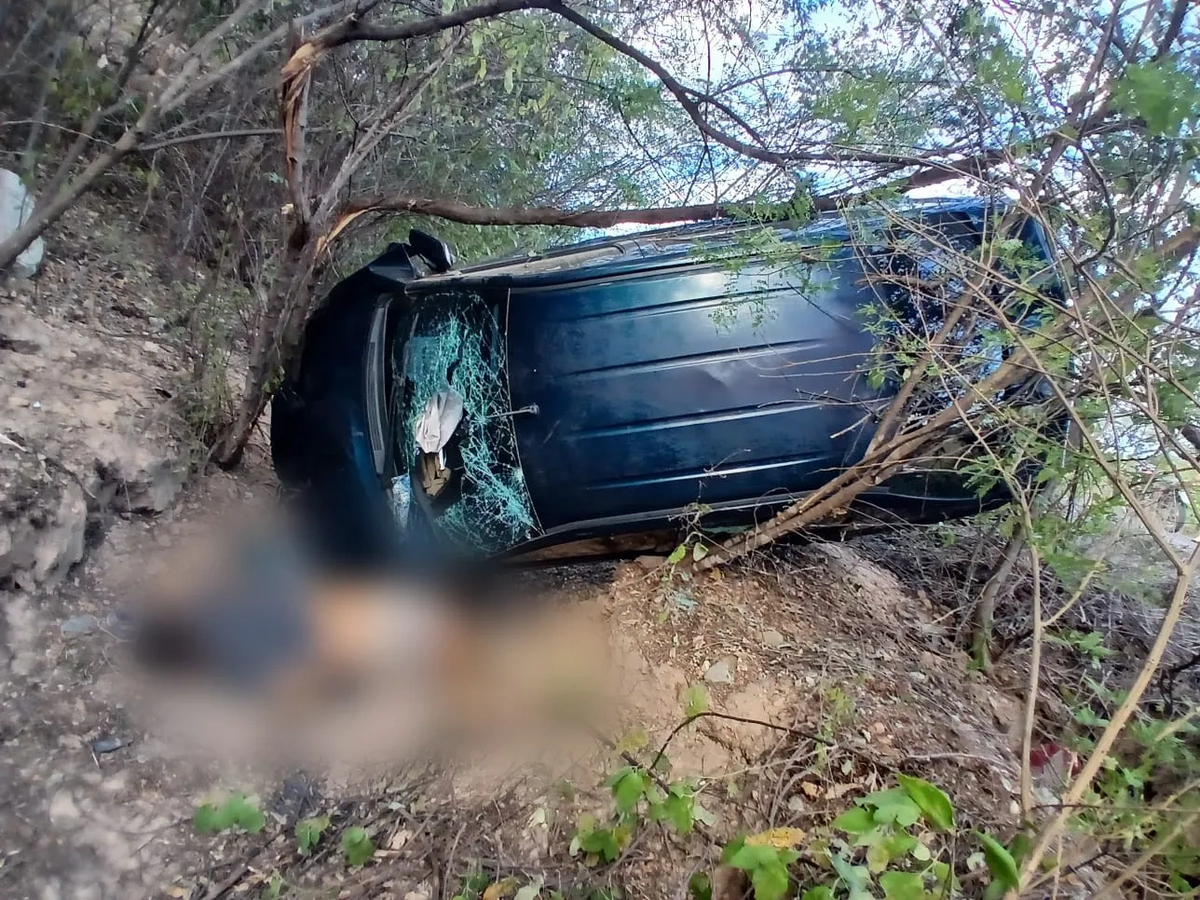 Carro capota em cidade do Piauí e acidente deixa um morto e dois feridos