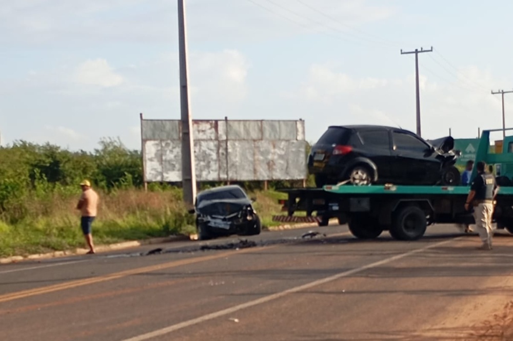 Colisão frontal entre dois carro deixa quatro feridos na entrada de Parnaíba
