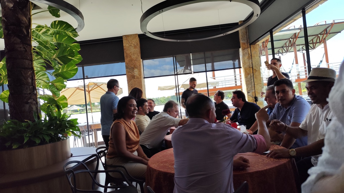 Encontro de prefeitos em Demerval Lobão fortalece união e troca de experiências