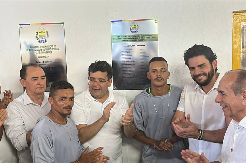 Governador entrega reforma do CETI Jacob Demes em Floriano com investimento de R$ 1,9 mi Governador entrega reforma do CETI Jacob Demes em Floriano com investimento de R$ 1,9 mi