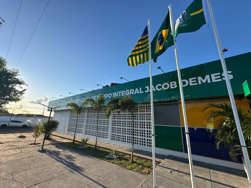 Governador entrega reforma do CETI Jacob Demes em Floriano com investimento de R$ 1,9 mi