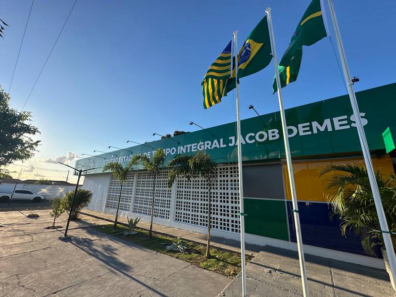 Governador entrega reforma do CETI Jacob Demes em Floriano com investimento de R$ 1,9 mi