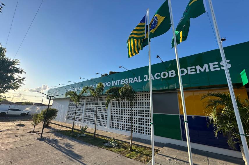 Governador entrega reforma do CETI Jacob Demes em Floriano com investimento de R$ 1,9 mi Governador entrega reforma do CETI Jacob Demes em Floriano com investimento de R$ 1,9 mi