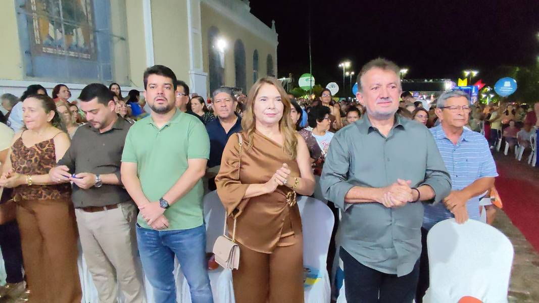 Governador participa da 9ª noite dos festejos de Santo Antônio em Campo Maior