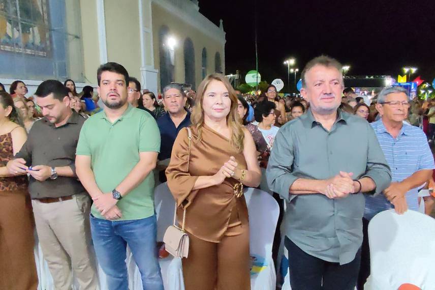 Governador participa da 9ª noite dos festejos de Santo Antônio em Campo Maior Governador participa da 9ª noite dos festejos de Santo Antônio em Campo Maior