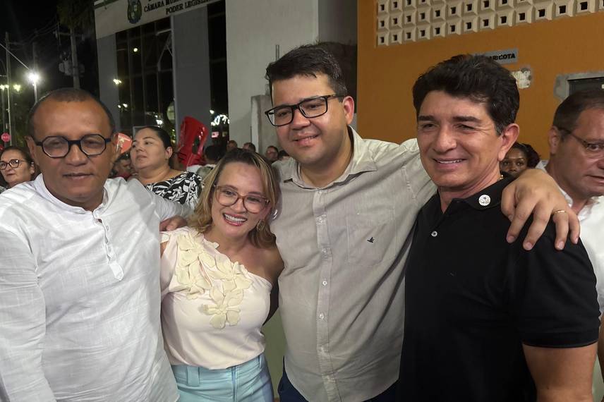 Governador participa da 9ª noite dos festejos de Santo Antônio em Campo Maior Governador participa da 9ª noite dos festejos de Santo Antônio em Campo Maior