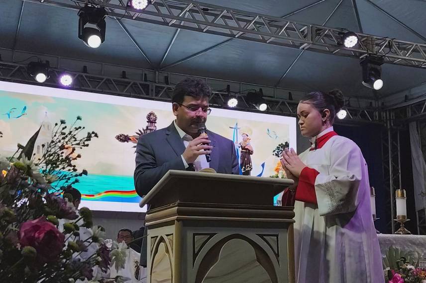 Governador participa da 9ª noite dos festejos de Santo Antônio em Campo Maior Governador participa da 9ª noite dos festejos de Santo Antônio em Campo Maior