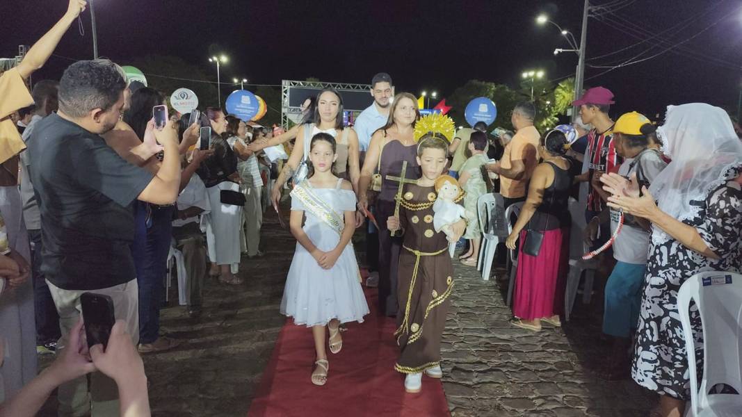 Governador participa da 9ª noite dos festejos de Santo Antônio em Campo Maior