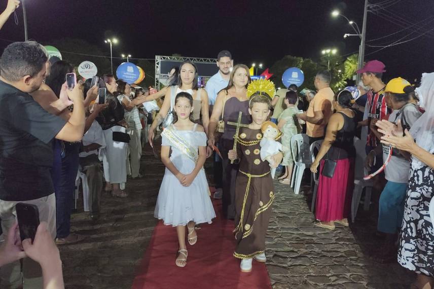 Governador participa da 9ª noite dos festejos de Santo Antônio em Campo Maior Governador participa da 9ª noite dos festejos de Santo Antônio em Campo Maior