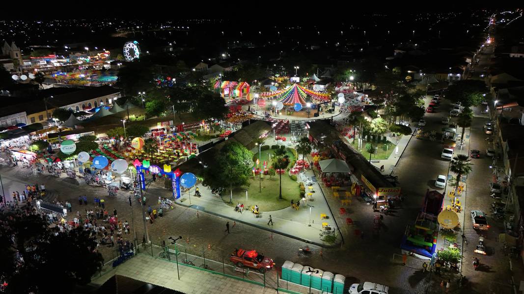 Governador participa da 9ª noite dos festejos de Santo Antônio em Campo Maior