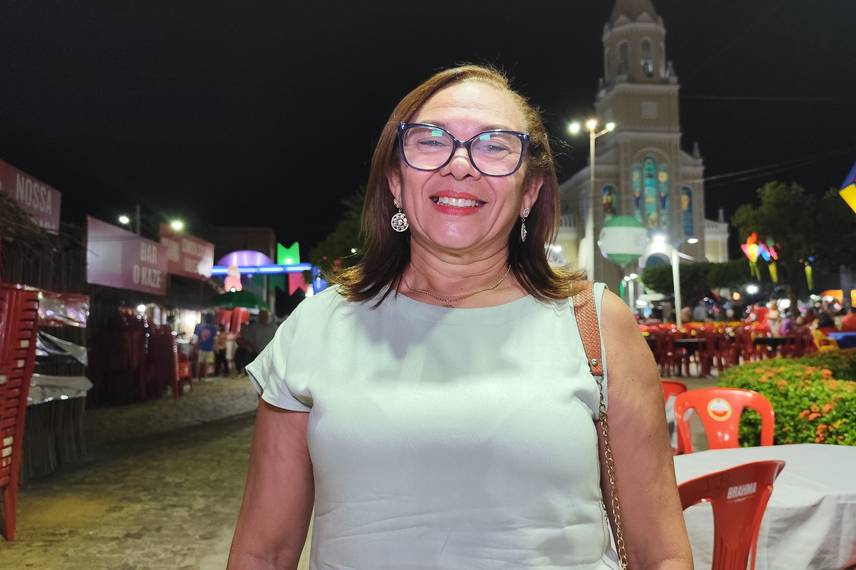 Governador participa da 9ª noite dos festejos de Santo Antônio em Campo Maior Governador participa da 9ª noite dos festejos de Santo Antônio em Campo Maior