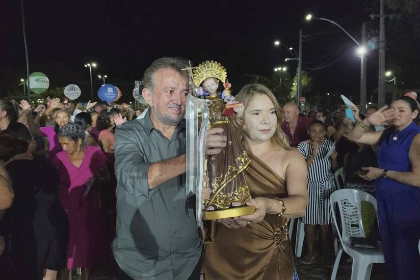 Governador participa da 9ª noite dos festejos de Santo Antônio em Campo Maior Governador participa da 9ª noite dos festejos de Santo Antônio em Campo Maior