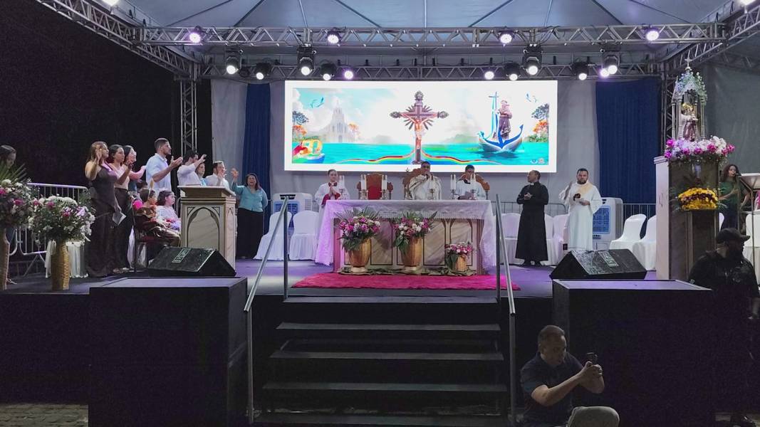 Governador participa da 9ª noite dos festejos de Santo Antônio em Campo Maior