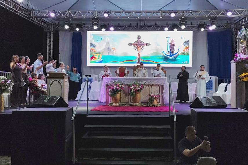Governador participa da 9ª noite dos festejos de Santo Antônio em Campo Maior Governador participa da 9ª noite dos festejos de Santo Antônio em Campo Maior