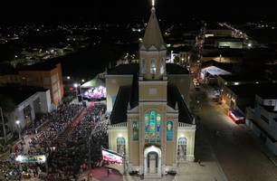 Governador participa da 9ª noite dos festejos de Santo Antônio em Campo Maior (Foto: Conecta Piauí)