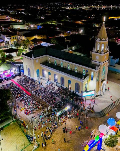 Governador participa da 9ª noite dos festejos de Santo Antônio em Campo Maior