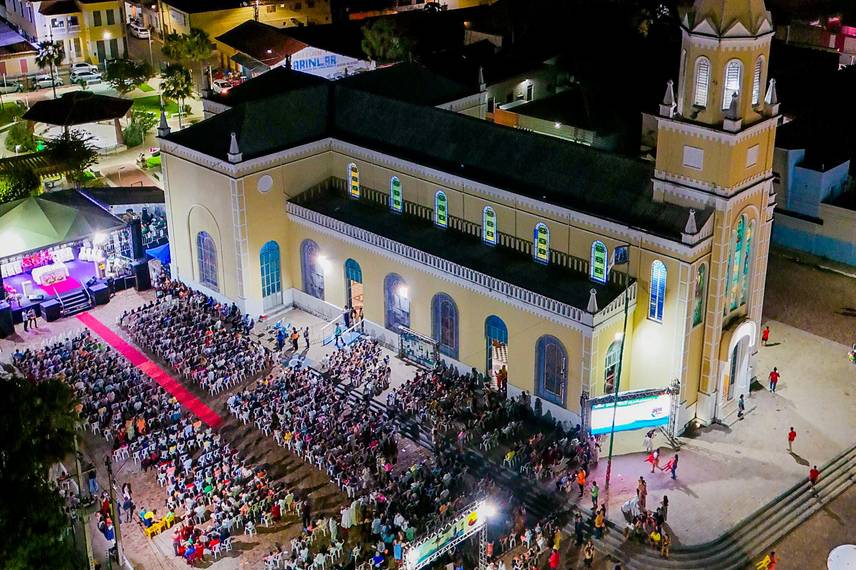 Governador participa da 9ª noite dos festejos de Santo Antônio em Campo Maior Governador participa da 9ª noite dos festejos de Santo Antônio em Campo Maior