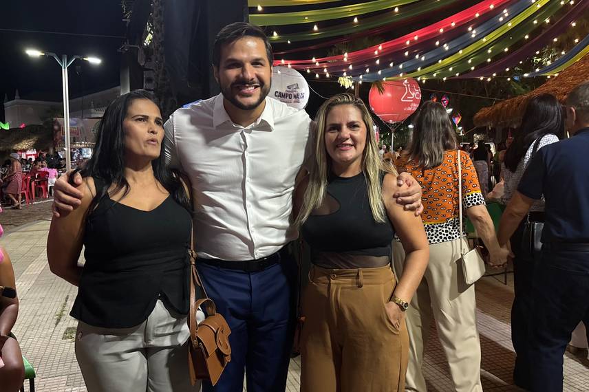 Governador participa da 9ª noite dos festejos de Santo Antônio em Campo Maior Governador participa da 9ª noite dos festejos de Santo Antônio em Campo Maior